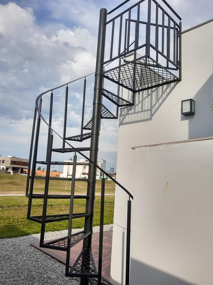 Escada metálica em ferro - S&A Serralheria